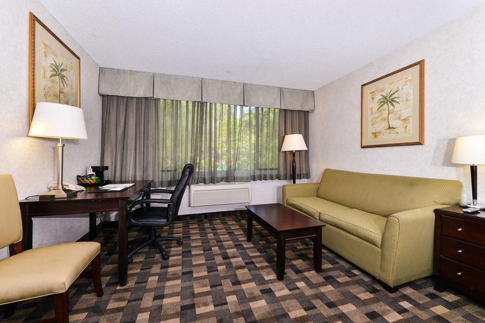 Quality Inn & Suites Montebello - Los Angeles エクステリア 写真